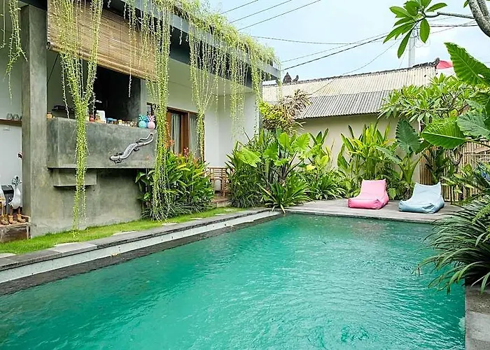 ホテル The Kumpi By The Lavana 4*