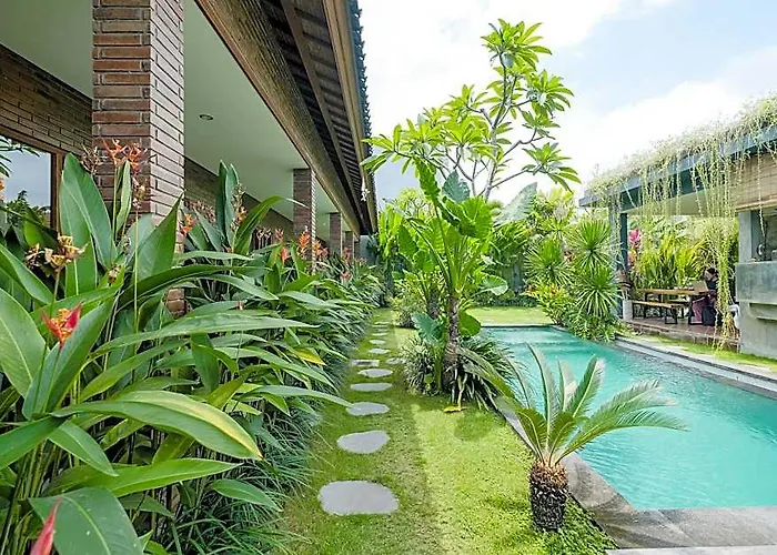 ホテル The Kumpi By The Lavana 4*